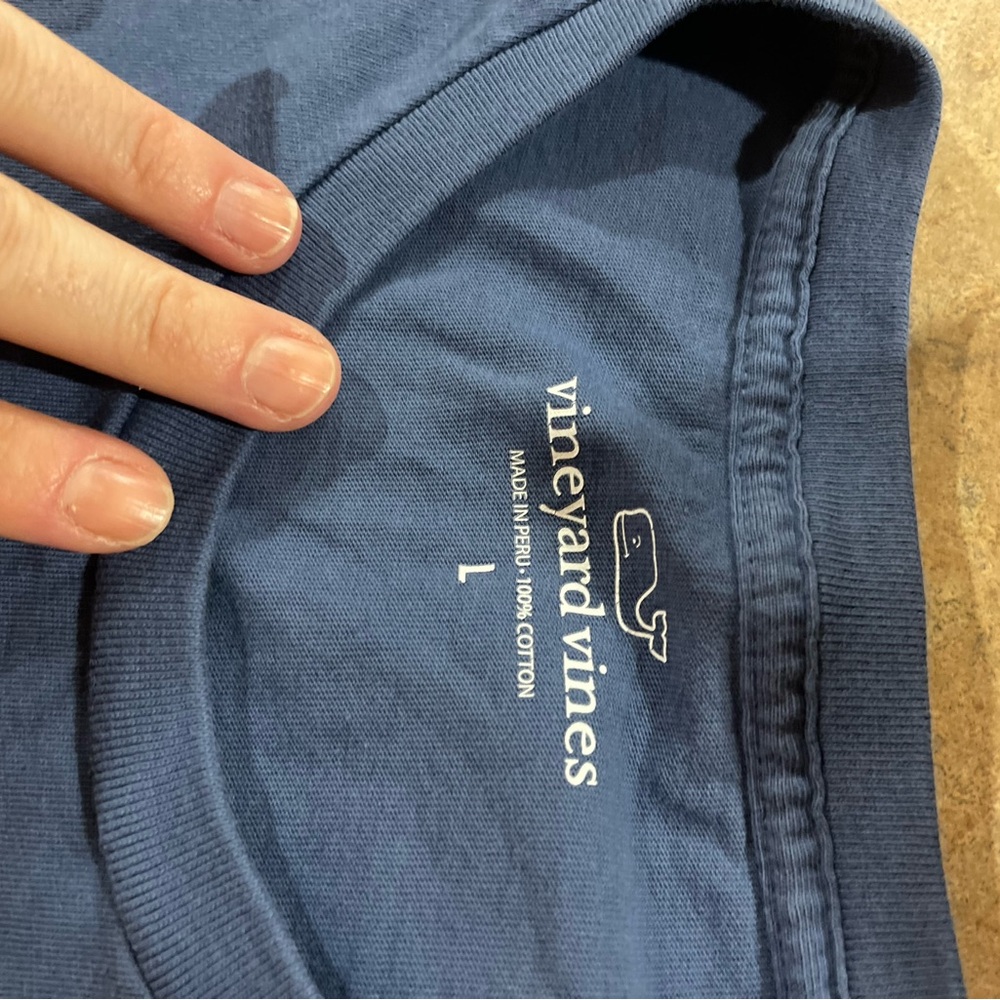 Two men’s Vineyard Vines tshirts GUC - Picture 8 of 11